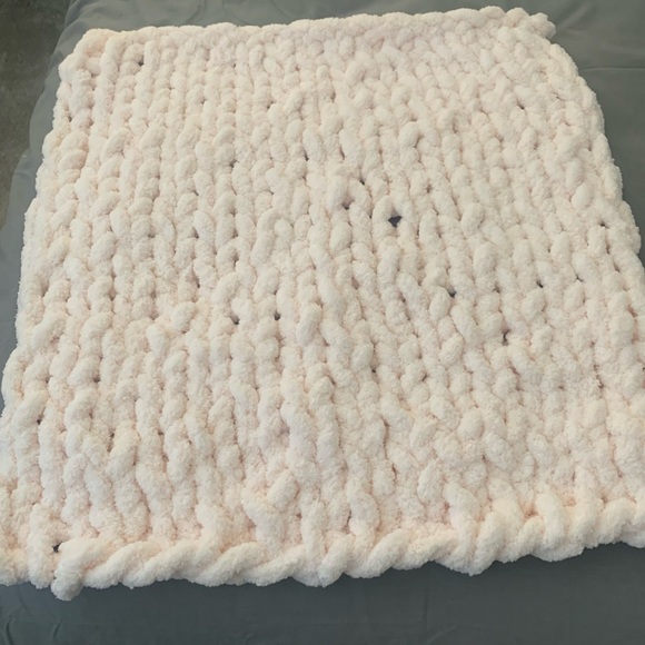 NEW Handmade Chenille Chunky Knit Pink Baby Blanket - Picture 7 of 8